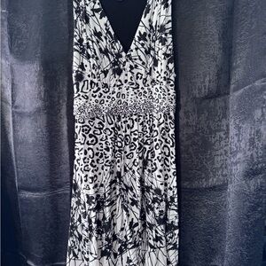 Karen Kane Black and White Sleeveless V-Neck Sundress